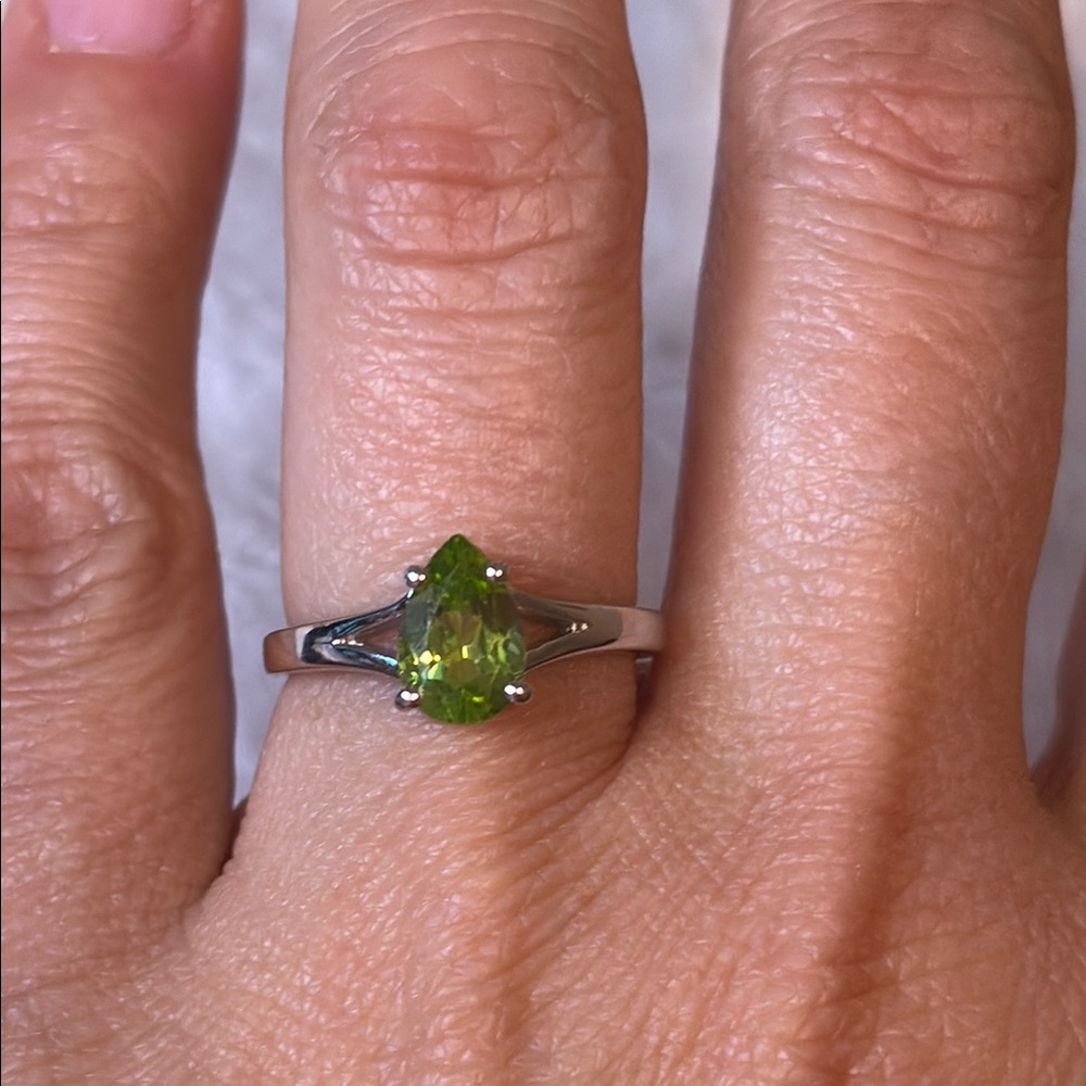 NWT Genuine Peridot 925 Sterling Silver Ring - Picture 4 of 8